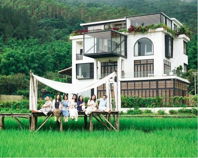广州7闺蜜凑400万同居养老，90后刷屏狂赞：老了就这么荒度余生