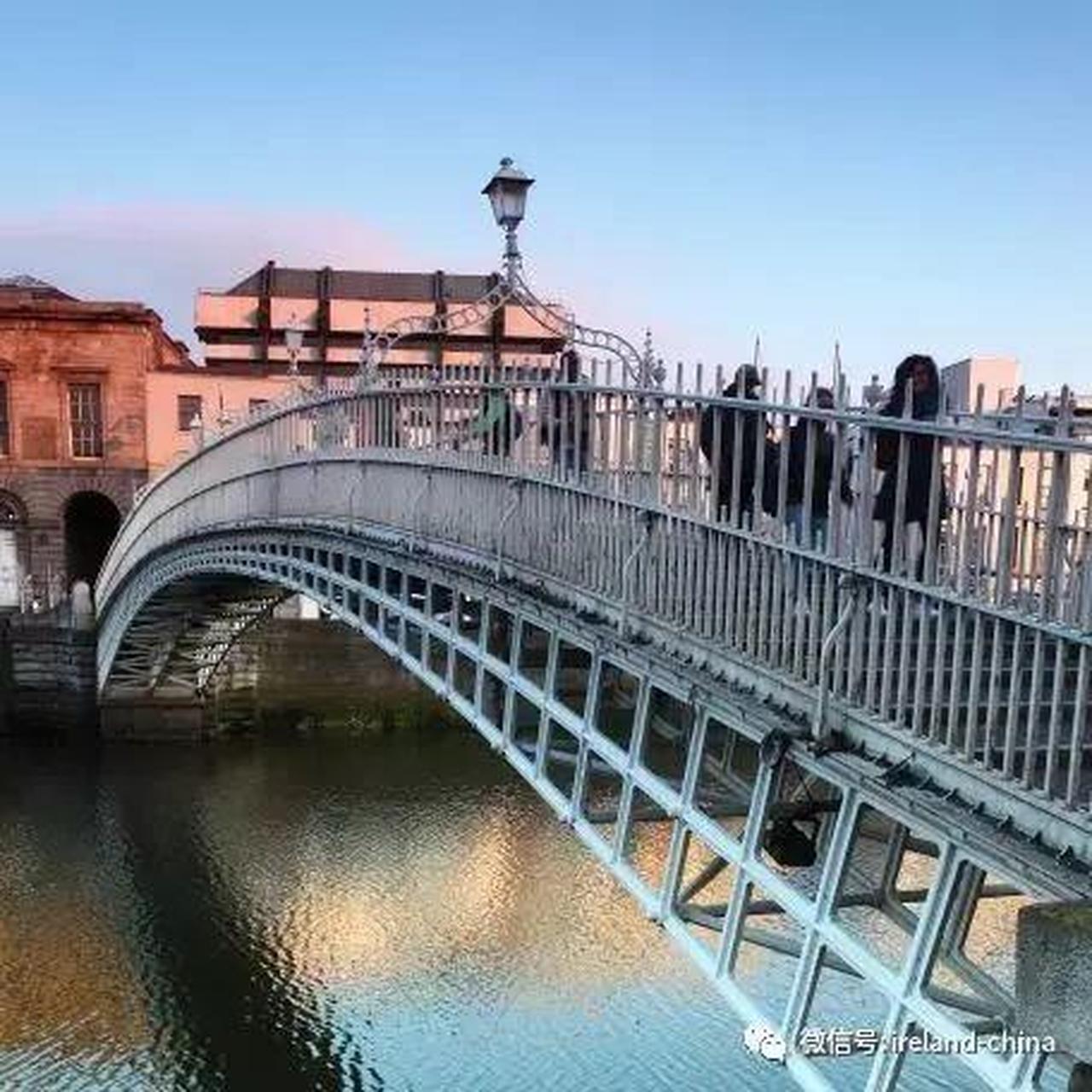 都柏林最负盛名的桥梁——Ha’penny Bridge