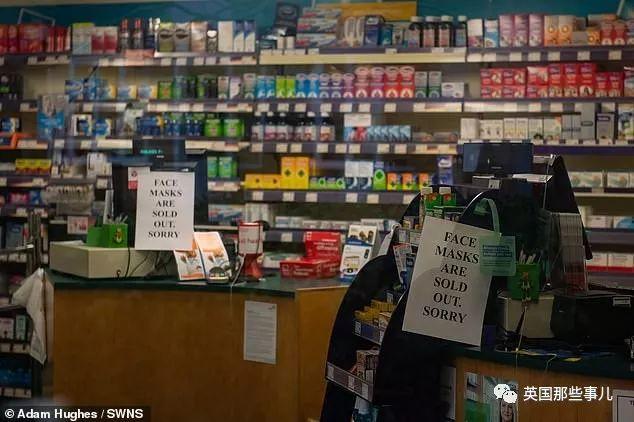 一群英国人乘坐撤侨专机从武汉飞回英国，现在当地人很慌...