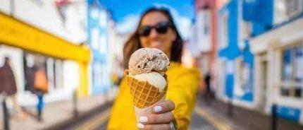 “爱尔兰味儿”的冰淇淋：威士忌、苏打面包、丁格尔海盐、粉红辣椒….