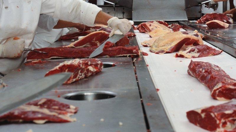 爱尔兰不同地区的3家肉品加工厂报告15例Covid-19阳性病例