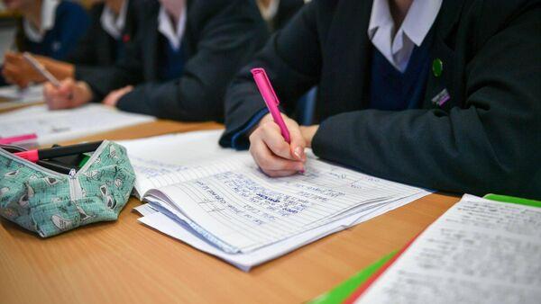 爱尔兰一所新冠肺炎高发病率的学校被教育部要求保持开放