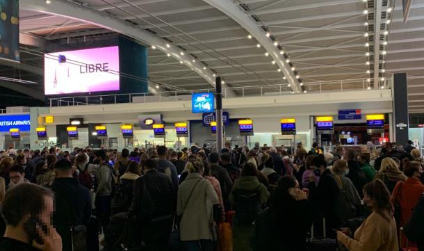 数百名爱尔兰乘客滞留机场，英航最后一刻安排伦敦飞往都柏林的航班