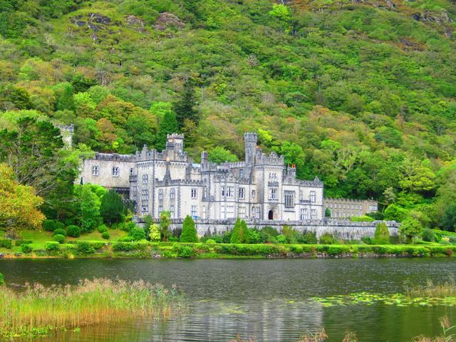 爱尔兰凄美爱情故事中的城堡花园——凯利莫尔修道院