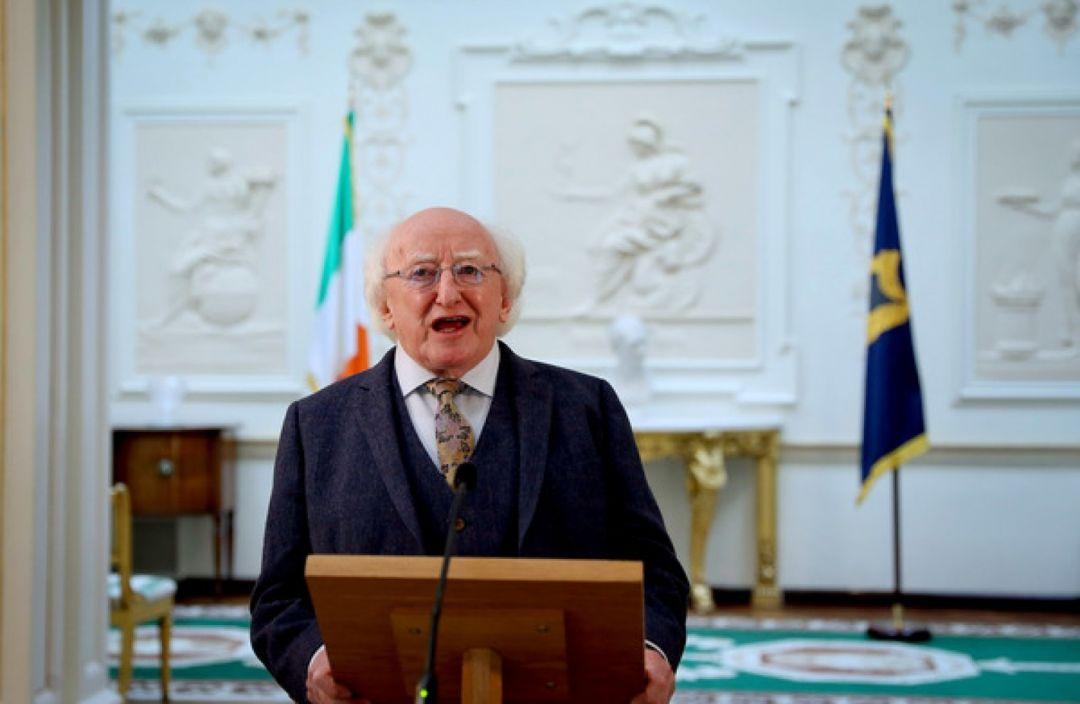 爱尔兰总统迈克尔·D·希金斯签署强制性酒店隔离立法成为法律