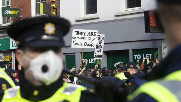 别出门！Gardaí在都柏林为今天多达八起的抗议活动做准备