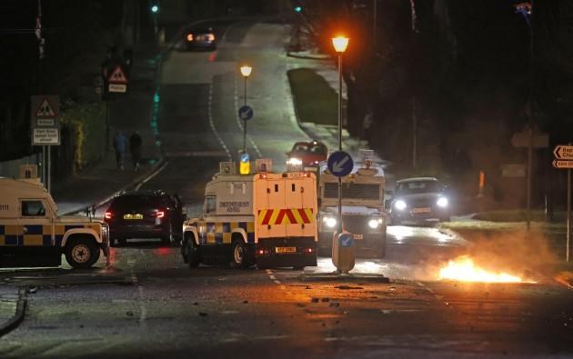 “愚蠢和鲁莽”：北爱尔兰部分地区再次爆发暴力冲突，警察受到袭击