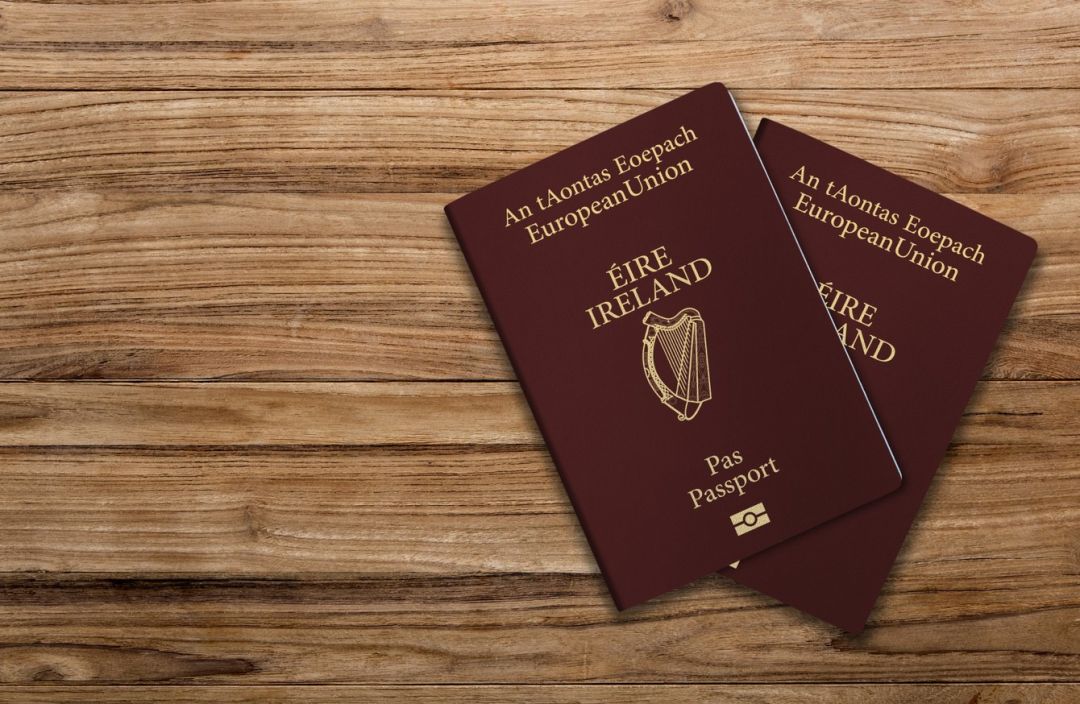 你的护照在哪儿？几个月以来，爱尔兰护照办公室积压了83万份申请 我们的爱尔兰 新闻站 每天分享新鲜事儿 4054