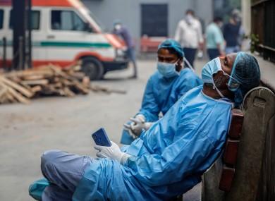 随着疫情恶化，印度在一天内创下31.5万例新病例的世界纪录