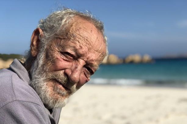 意大利版鲁滨逊漂流记，81岁男子在小岛上独居32年后被驱逐
