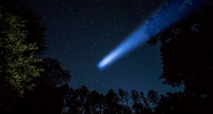 今晚，随着哈雷彗星的经过，爱尔兰上空将出现流星雨