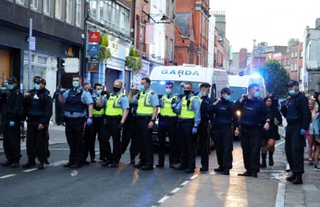 昨晚都柏林市中心发生暴力事件，14人被捕，1名警察受伤