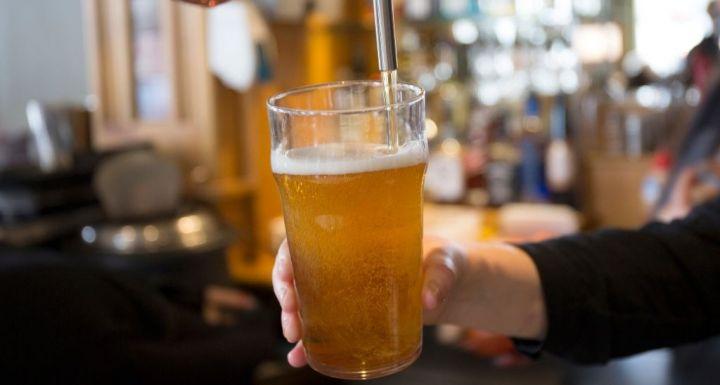 爱尔兰的酒吧和餐馆准备在下个月取消两项关键限制