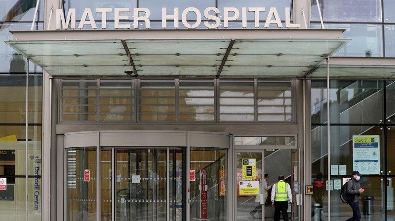 压力迫使都柏林的一些医院限制了服务，三家儿童医院的服务被缩减