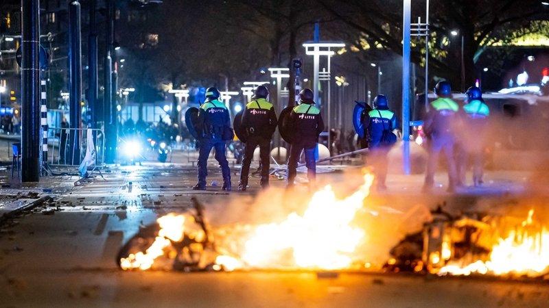 荷兰鹿特丹发生暴力反封锁抗议，20多人被捕
