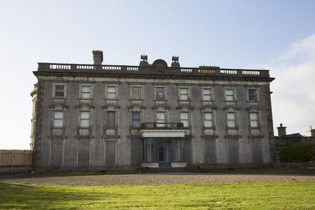 爱尔兰闹鬼最凶的庄园Loftus Hall内的家具将在明天被拍卖
