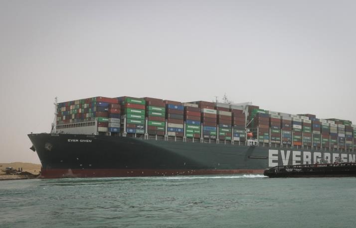 阻塞苏伊士运河的同一家公司的船只在美国搁浅