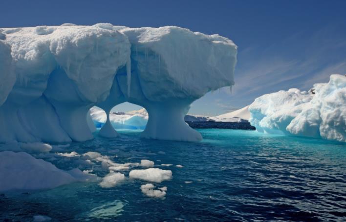 北极和南极的气温创下了历史新高——比正常温度高出30摄氏度