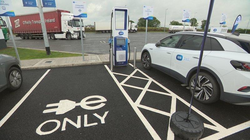 爱尔兰的电动汽车司机没能笑到最后，公共充电桩的价格涨了53%