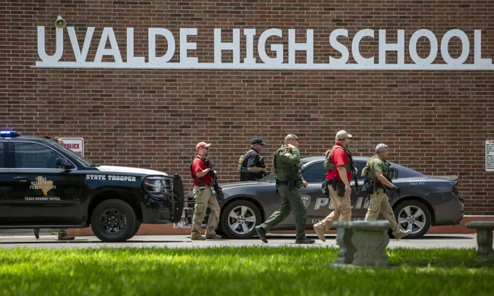 美国德州校园枪击案：18名儿童和3名教师遭枪杀，18岁枪手被击毙