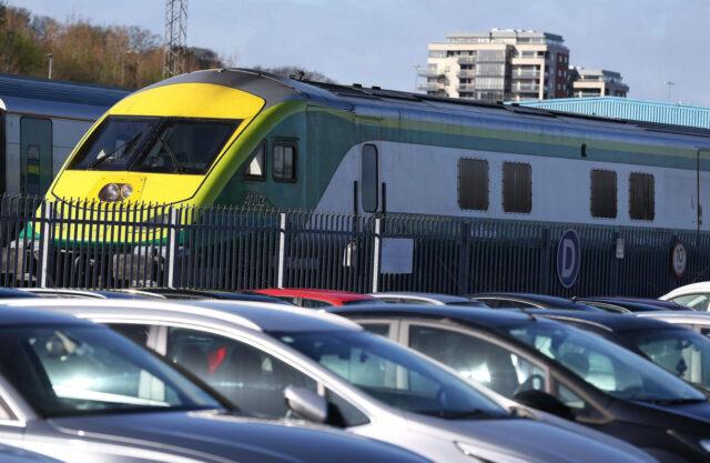 爱尔兰总理表示，公共交通票价下调可能会持续到明年
