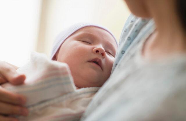 爱尔兰将向新生儿和他们的父母提供试点性“婴儿礼包”