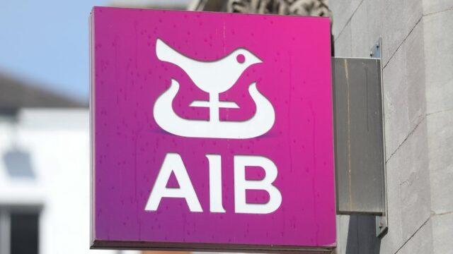 AIB银行改变主意，撤销了在爱尔兰70家分行取消现金服务的计划