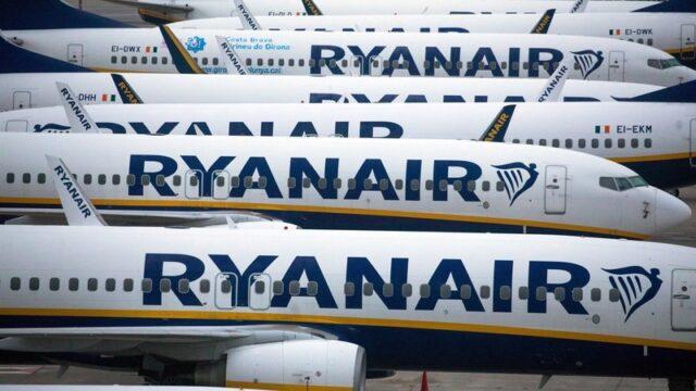 由于法国空中交管员罢工，瑞安和爱尔兰航空取消明天的424个航班