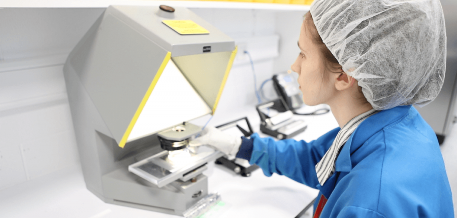 employee-in-lab