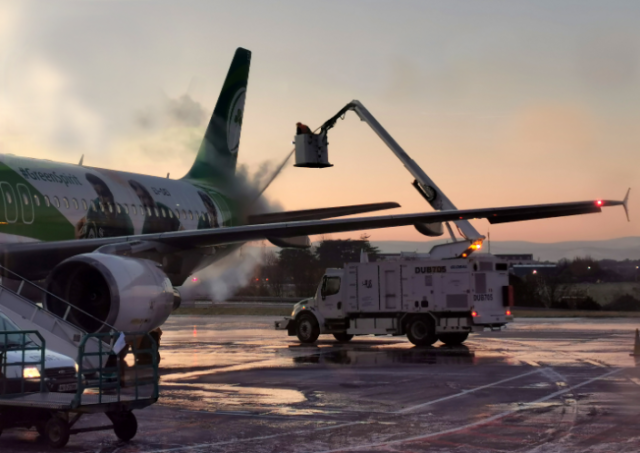 寒冷天气严重扰乱都柏林机场，143个航班被取消