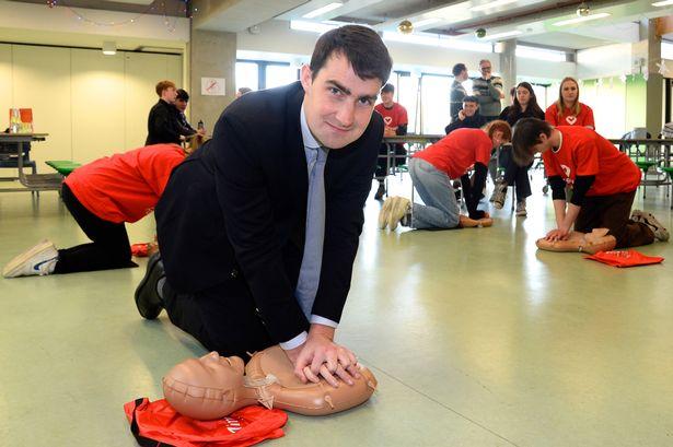 人人都是救生员：都柏林南部一所中学的800多名学生都会心肺复苏术