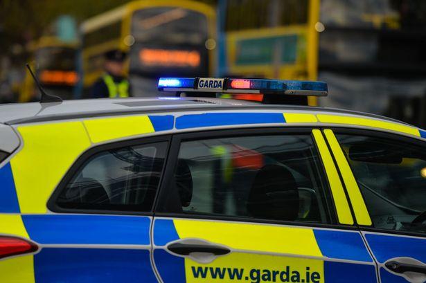 一名男子在都柏林持枪抢劫了100欧元，并企图劫持车辆后被捕