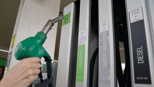 随着欧盟石油禁令生效，爱尔兰的燃油价格最快将于下个月上涨