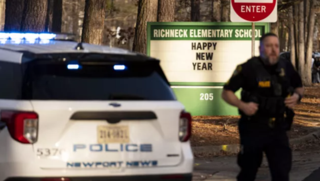 美国6岁男孩在教室里开枪打伤了一名教师，伤势可能危及生命