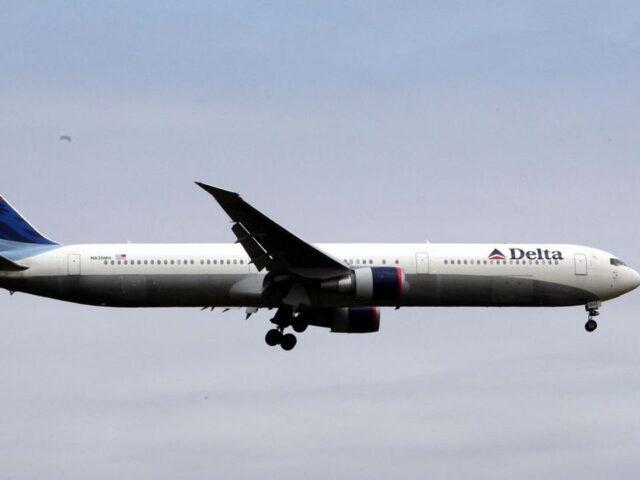 Delta航班因乘客“拉的满飞机都是”而被迫返航
