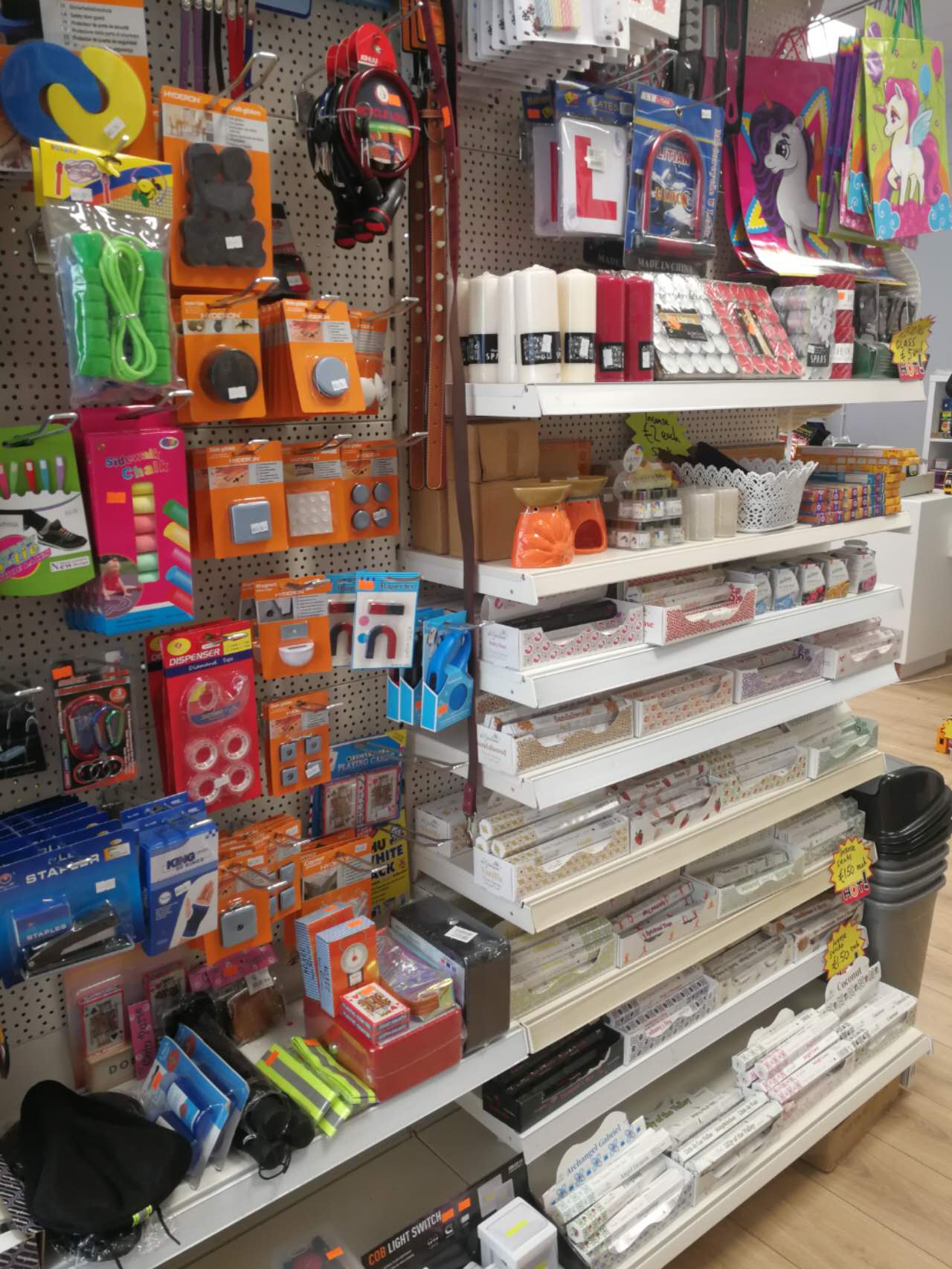 因房东出兑店铺  转让一家杂货礼品店 包