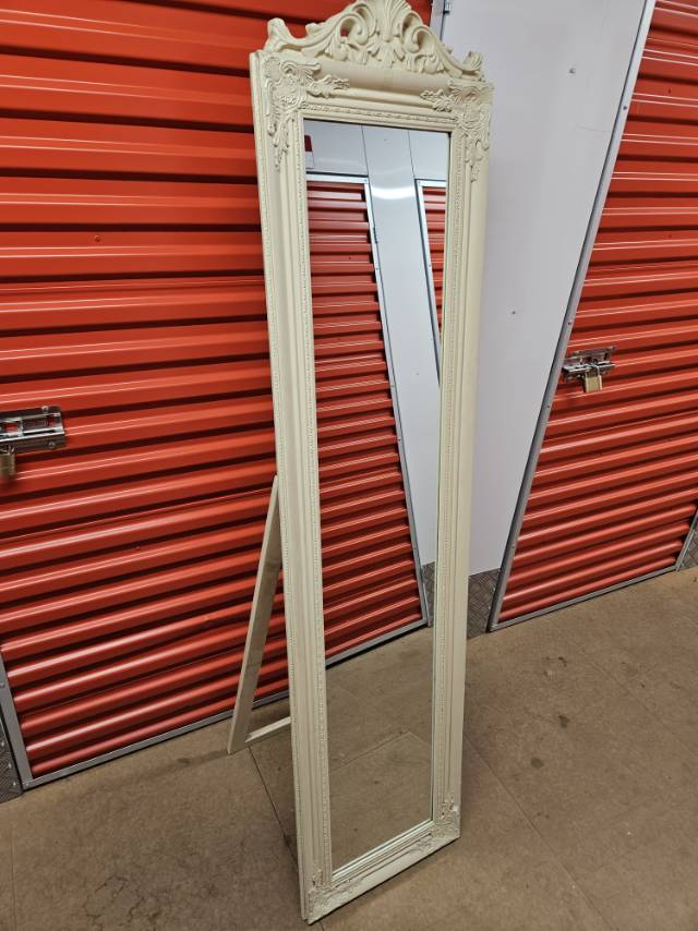 全身镜43×180cm €48
sunn