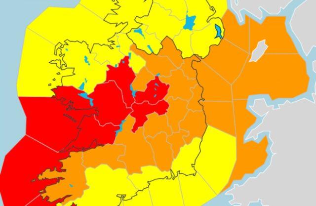爱尔兰14个郡发布最高级别风暴警告，学校推迟上课时间