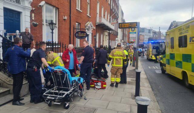 都柏林市中心小学门口发生袭击事件：3名儿童被刺伤，嫌疑人被捕