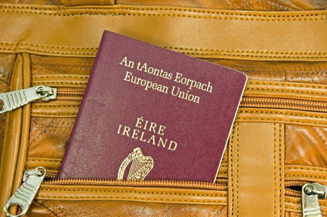 爱尔兰猎犬、红松鼠和红鹿成为新版爱尔兰护照设计首选