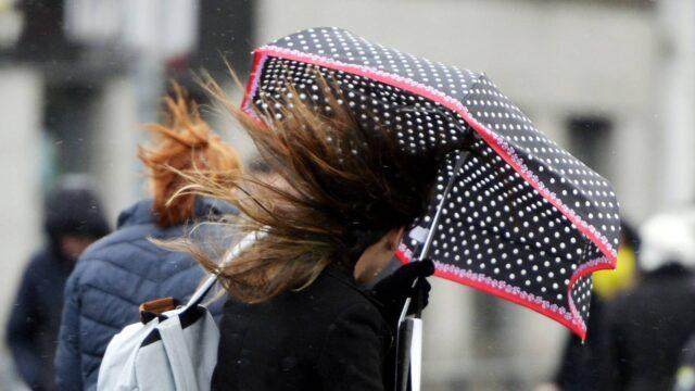 风暴伊莎袭击爱尔兰：27个郡发布橙色天气预警