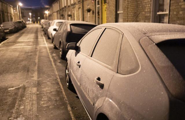 爱尔兰各地正经历降雪和暴雨，15个郡发布了黄色冰雪预警