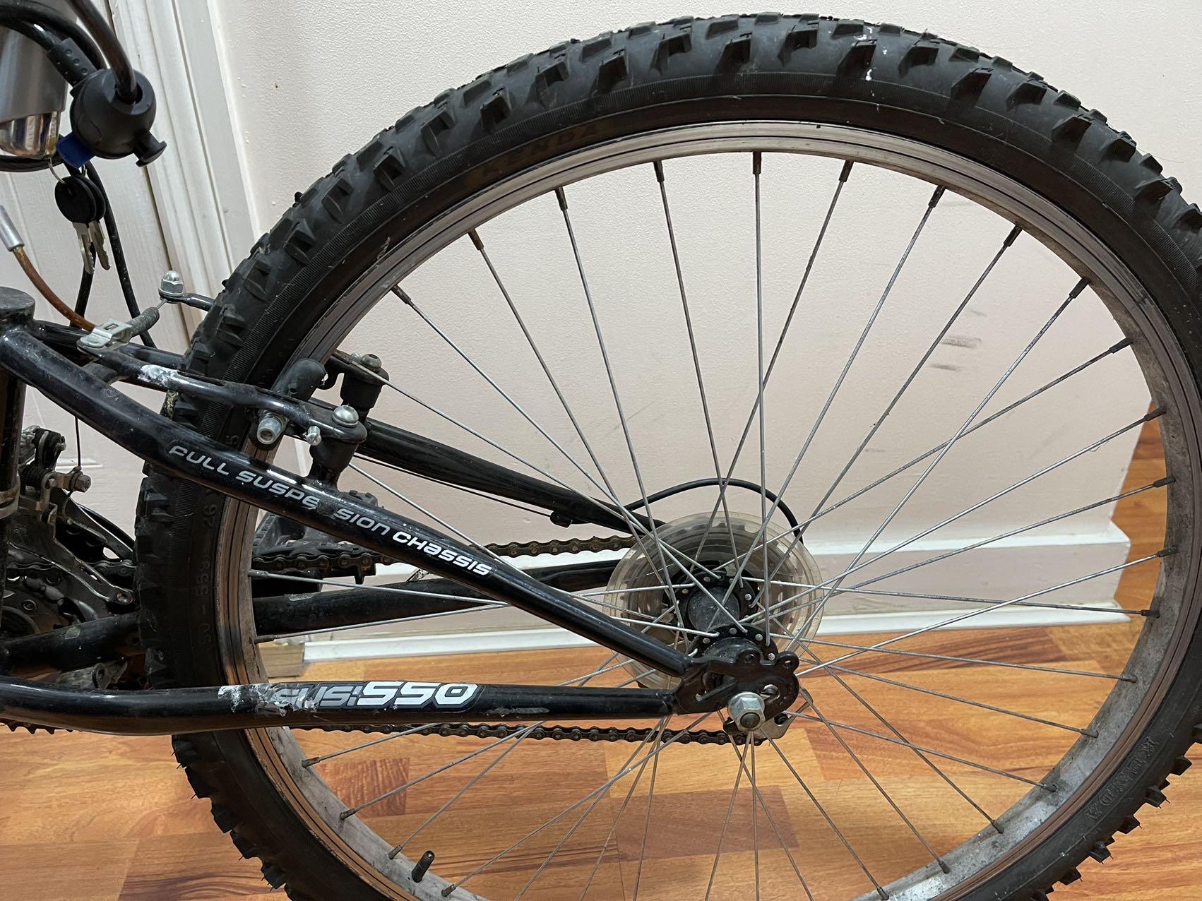 26寸（轮胎尺寸）成人山地变速自行车、带