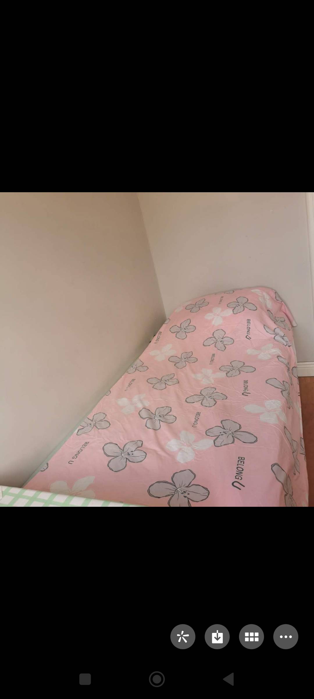 位于五区house 单人间招一女生，附近