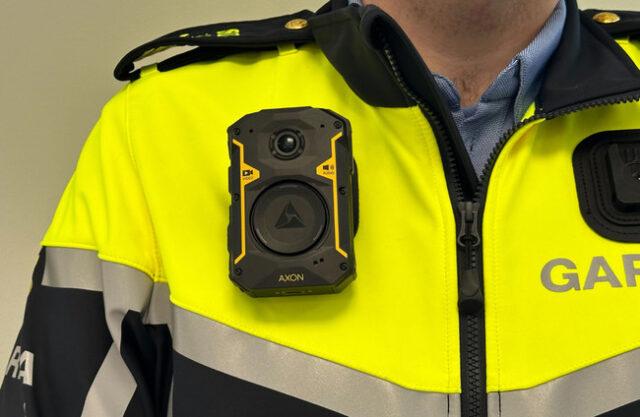 今天起，都柏林警方开始佩戴随身摄像头：新系统详解