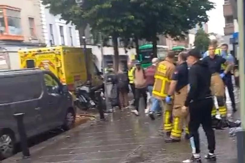 都柏林市中心发生抢劫案：男子重伤送医，街头血迹斑斑